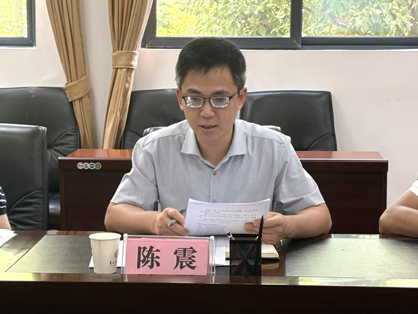 校党委委员、副校长陈震提工作要求.jpg